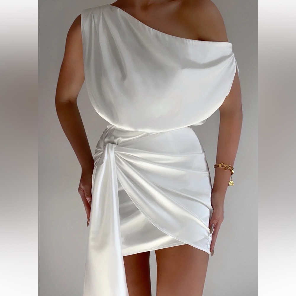Adorable white off the shoulder dress! Very trendy and extremely flattering.